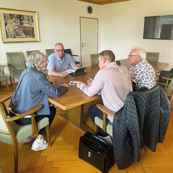 BESPRECHUNG1